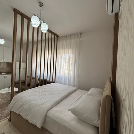 Warm Corner Apartment *